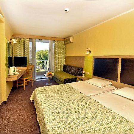 Hotel Slavuna Albena Exterior photo